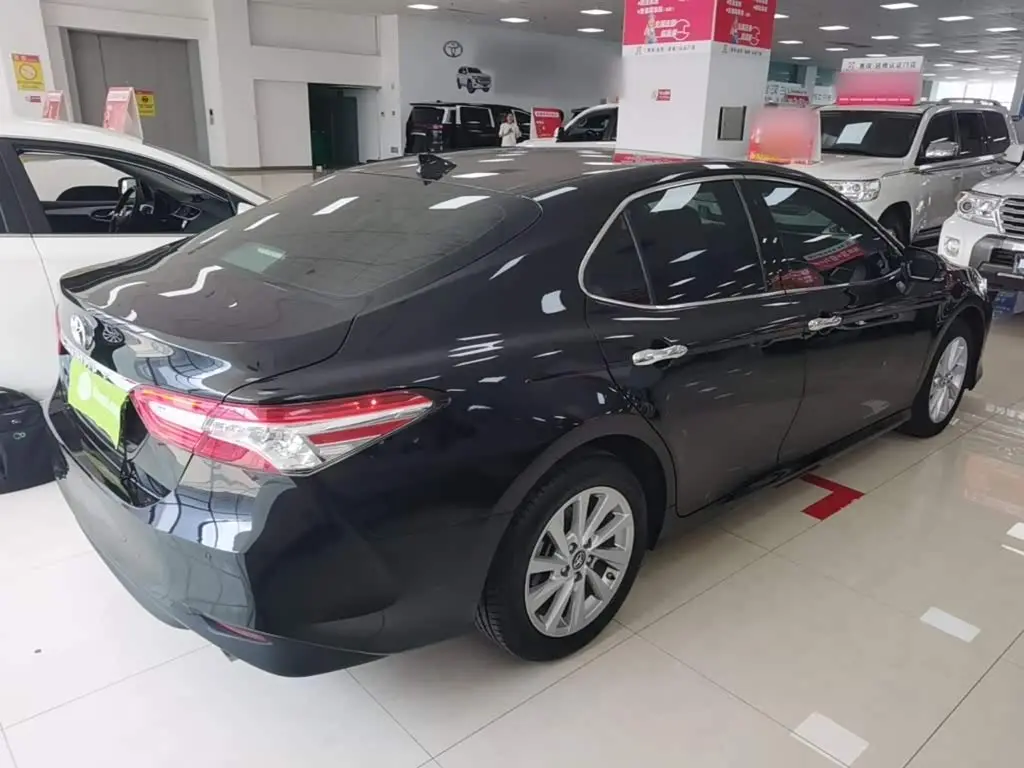 Toyota Camry 2023 — Фото 7/20