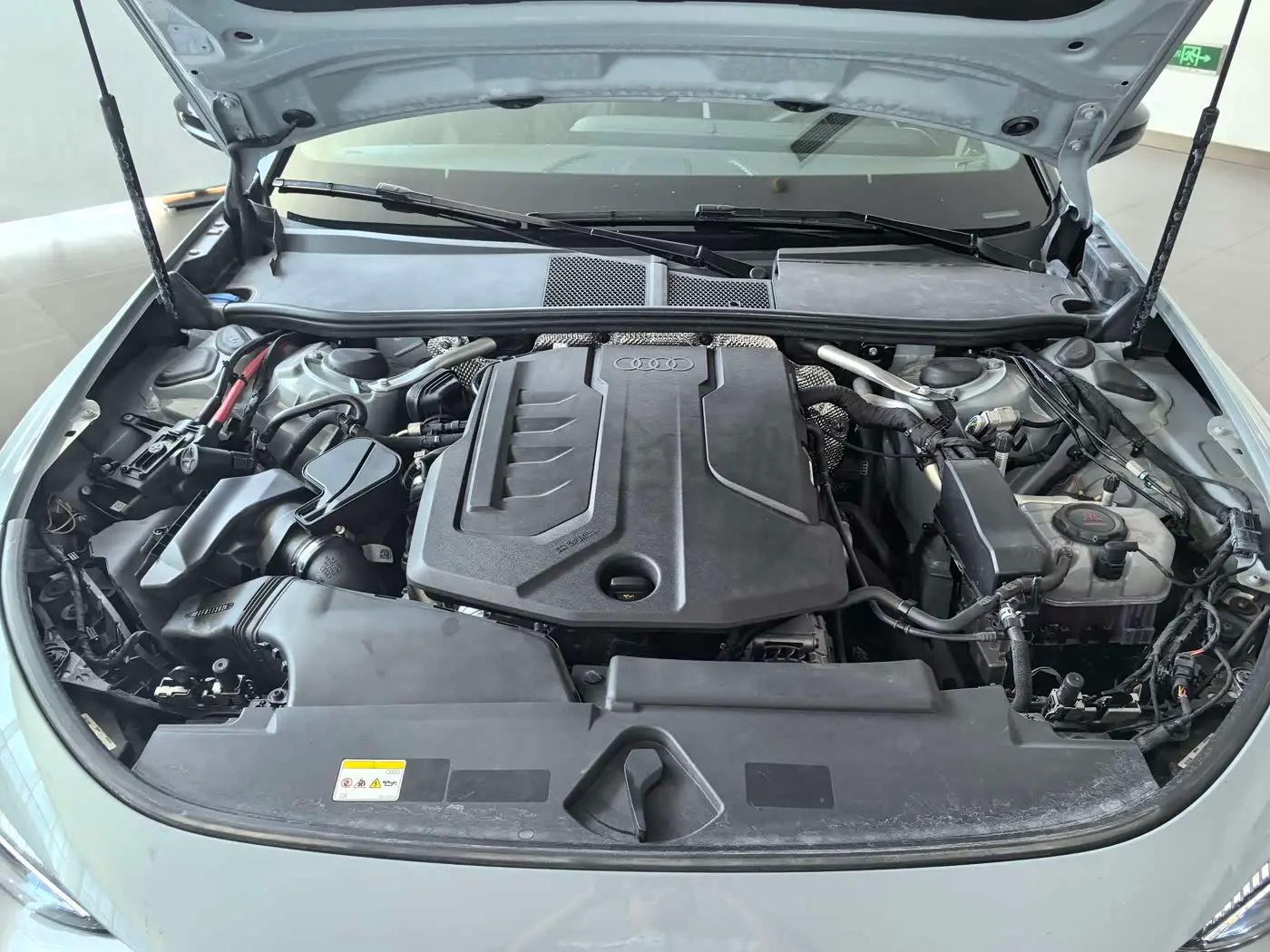 Audi A5L 2025 — Photo 3/18