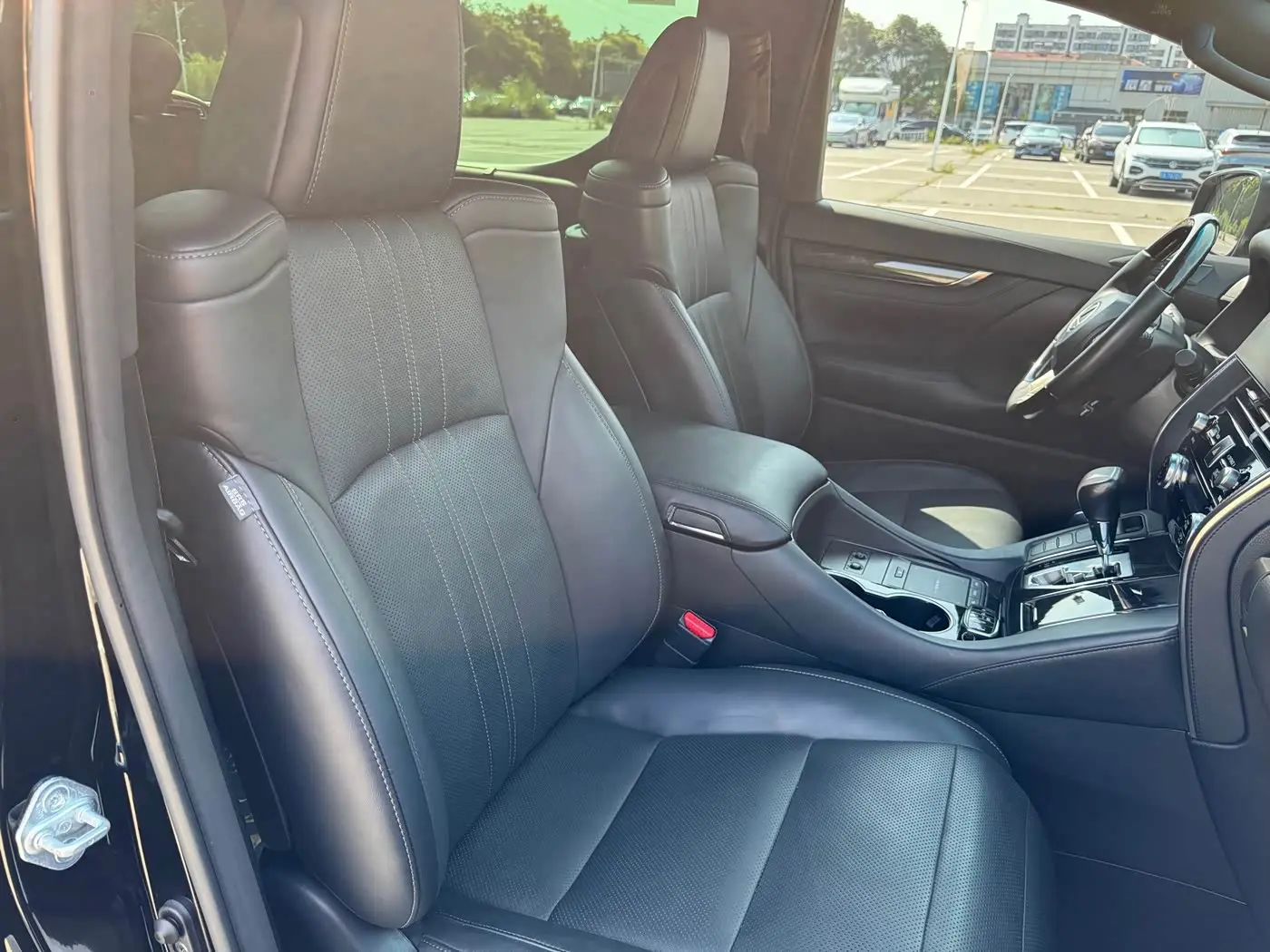 Lexus LM 2020 — Photo 19/20