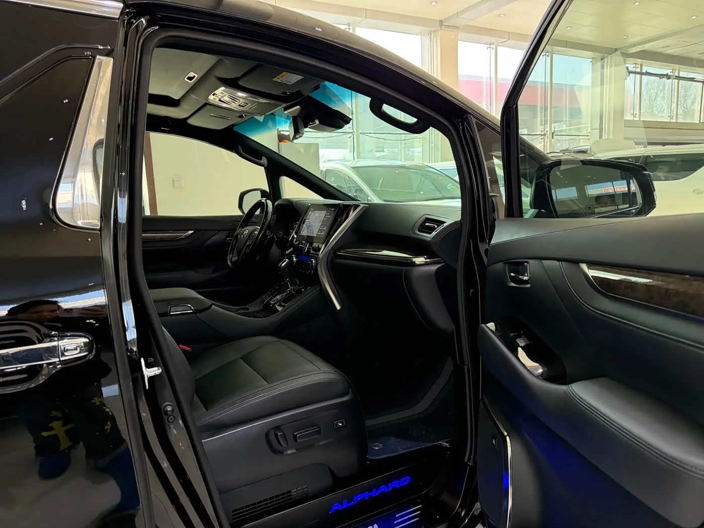 Toyota Alphard 2022 — Şəkil 10/20