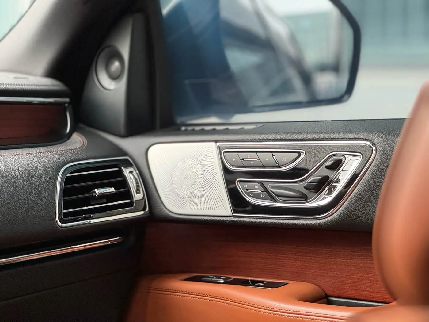 Lincoln Navigator 2020 — Şəkil 16/20