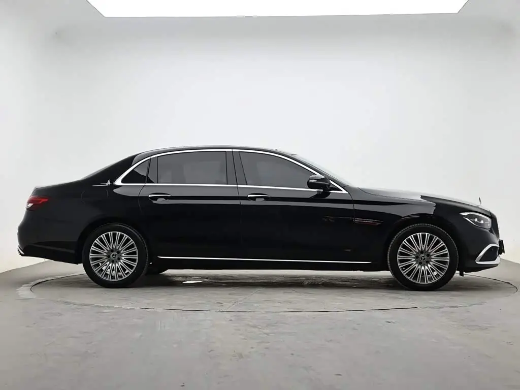 Mercedes-Benz E-Class 2023 — Фото 5/18