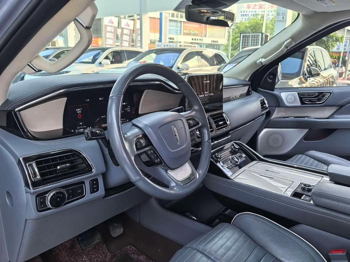 Lincoln Navigator 2023 — Şəkil 6/18