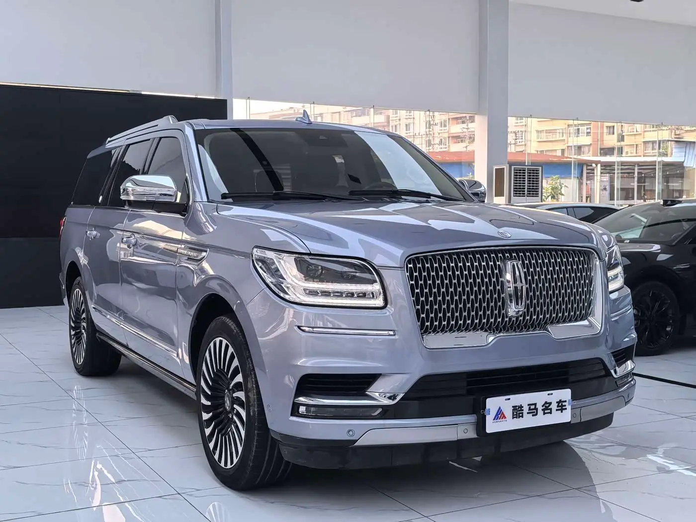 Lincoln Navigator 2023 — Şəkil 3/18