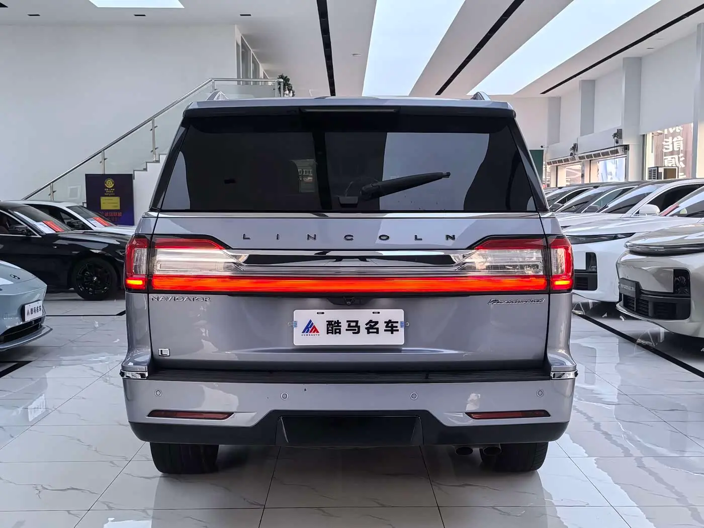 Lincoln Navigator 2023 — Şəkil 17/18
