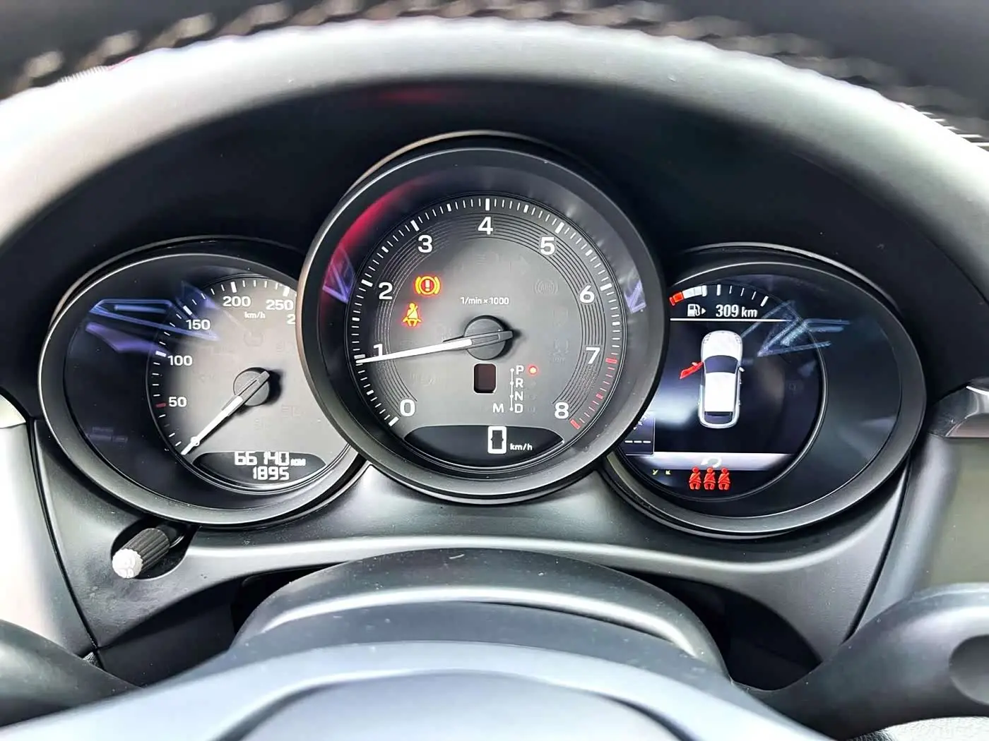 Porsche Macan 2022 — Şəkil 9/10