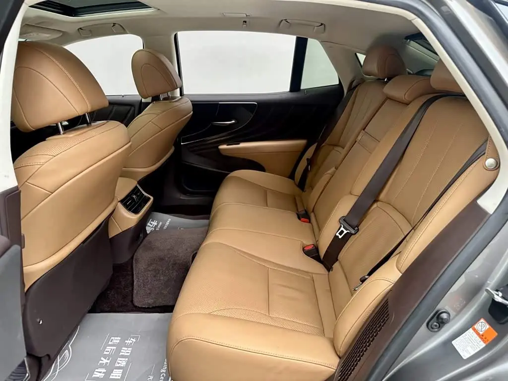 Lexus LS 2020 — Photo 7/14