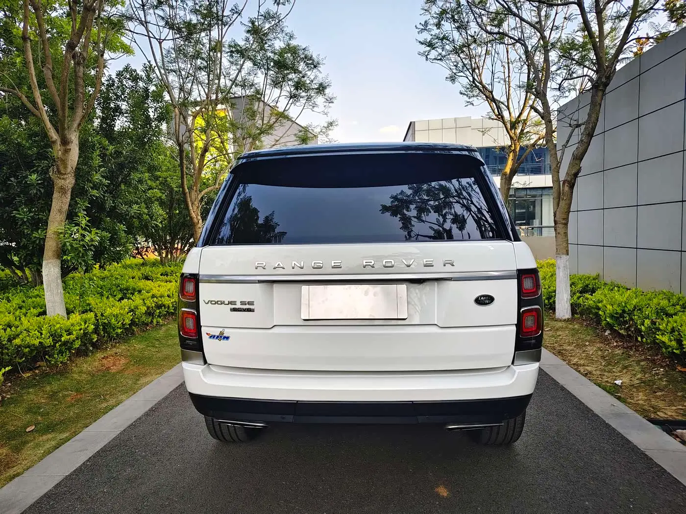 Land Rover Range Rover 2017 — Photo 12/13