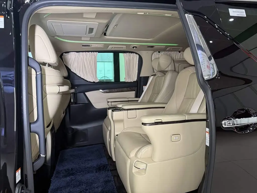 Toyota Vellfire 2021 — Photo 5/20