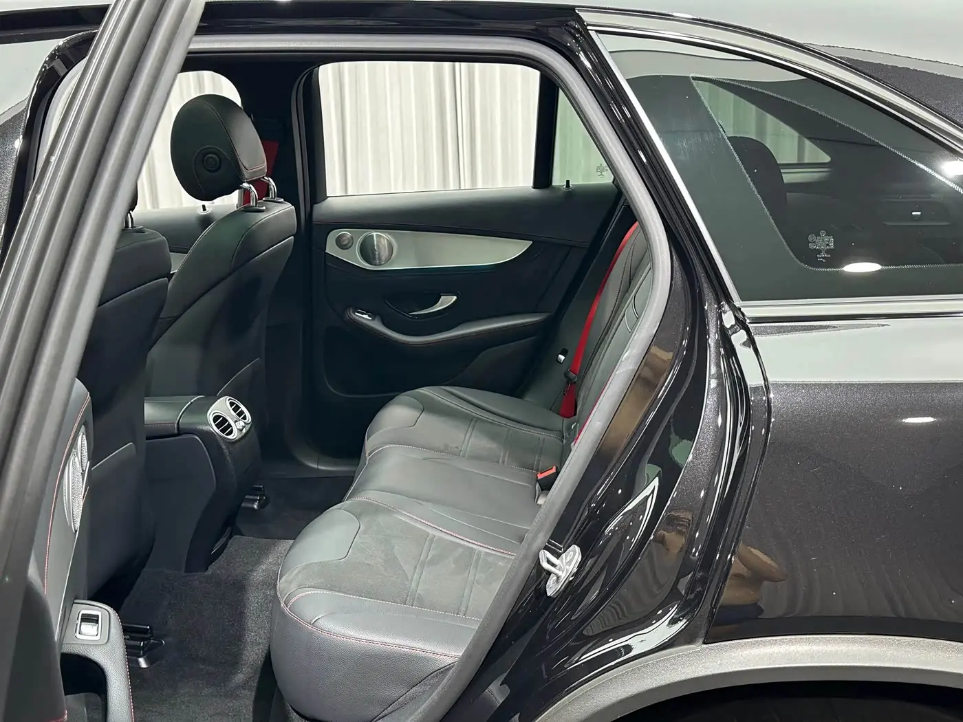 Mercedes-Benz GLC AMG 2018 — Photo 16/20