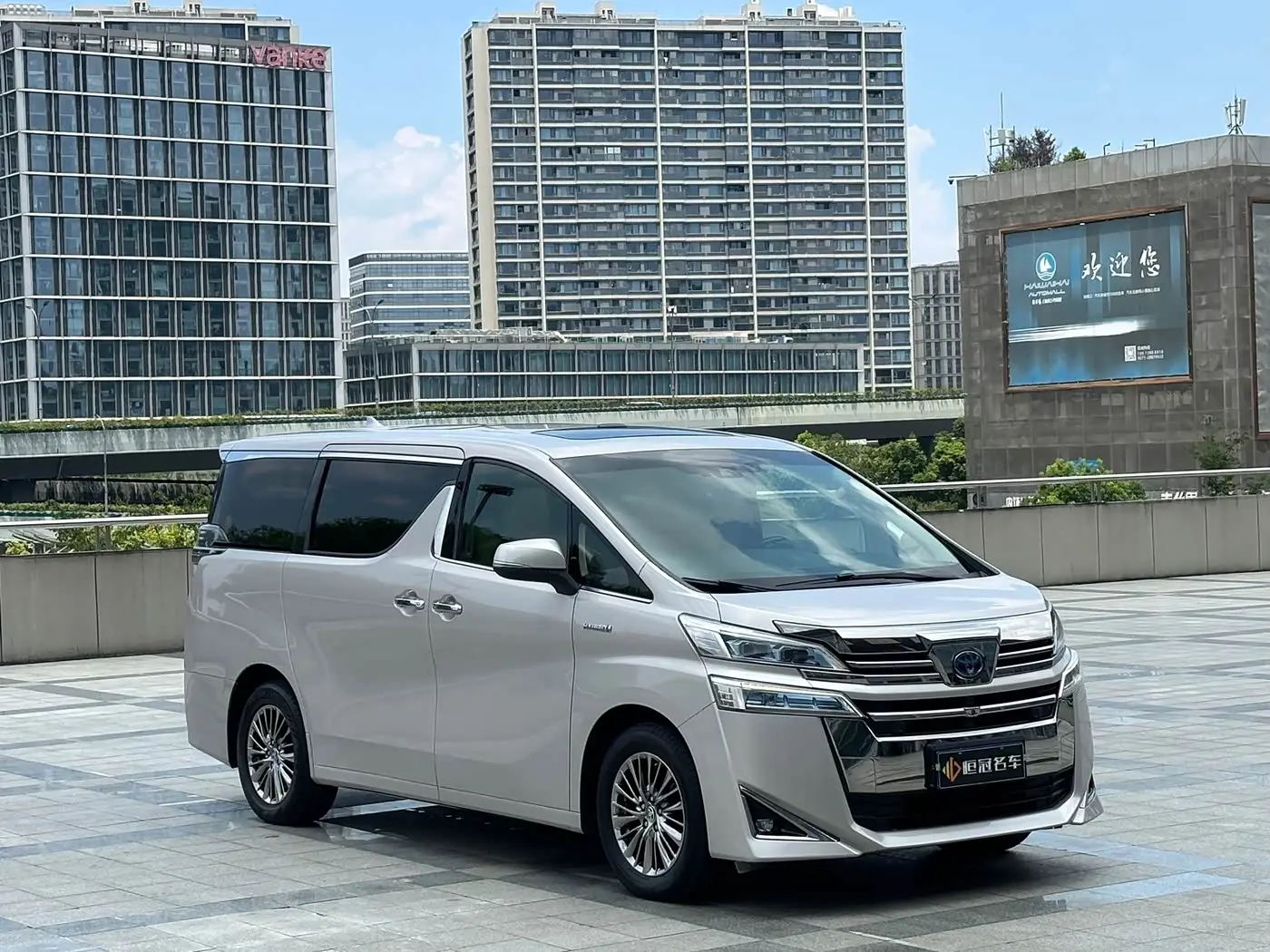 Toyota Vellfire 2020 — Photo 3/13
