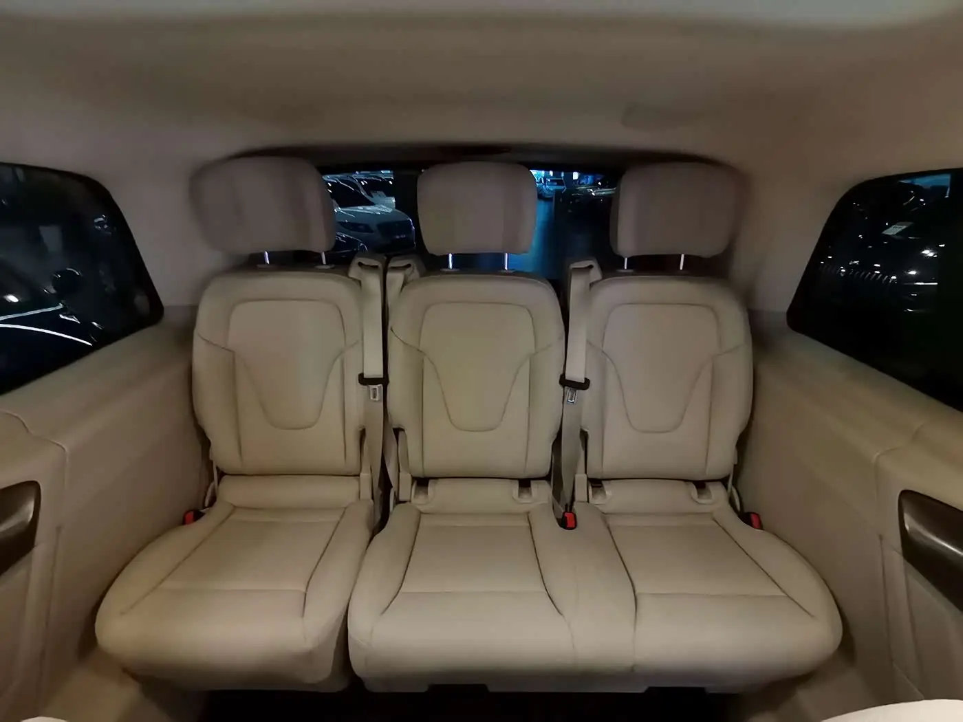 Mercedes-Benz V-Class 2022 — Фото 19/20