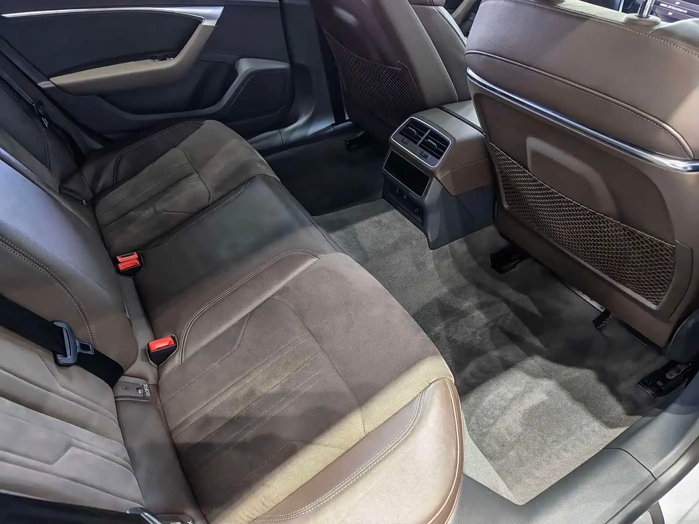 Audi A7L 2023 — ფოტო 13/20