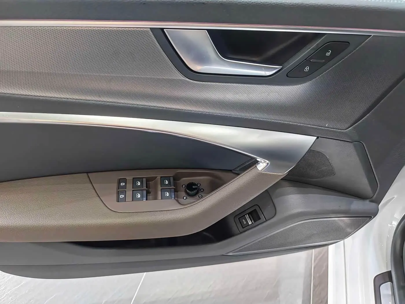 Audi A7L 2023 — ფოტო 16/20