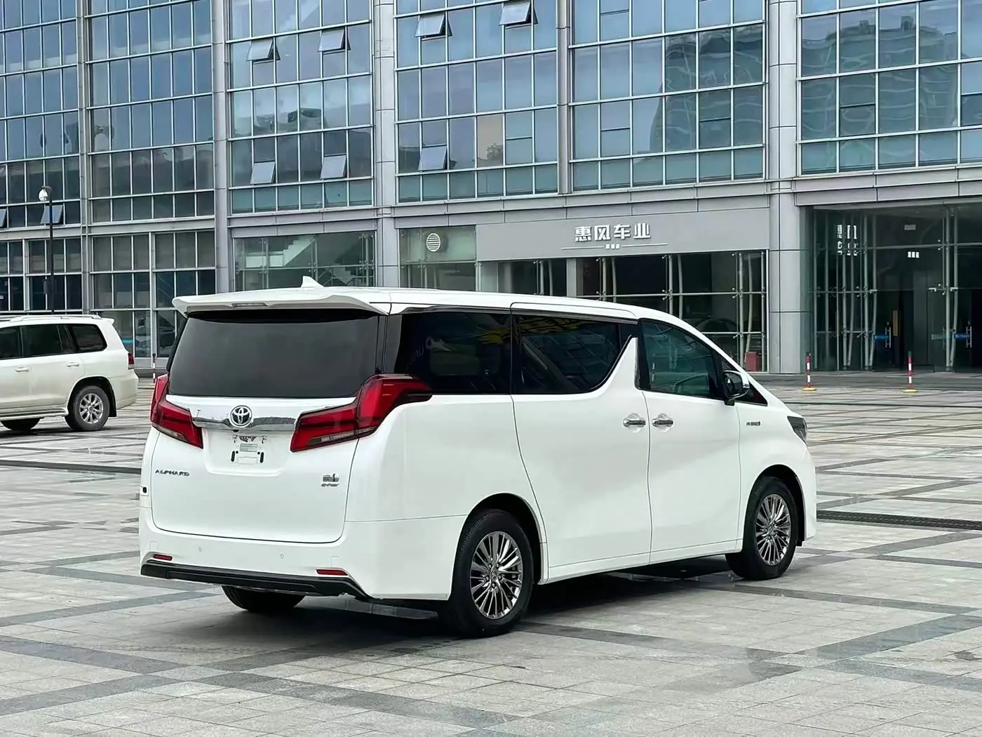 Toyota Alphard 2022 — Şəkil 6/12