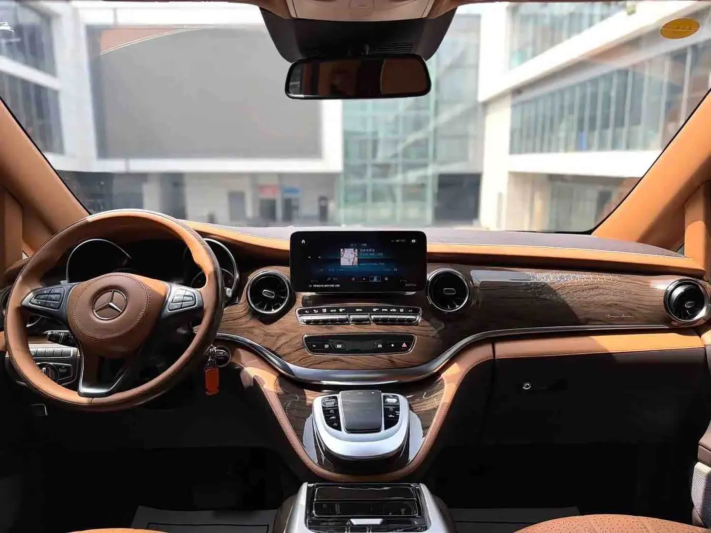 Mercedes-Benz V-Class 2023 — Фото 7/19