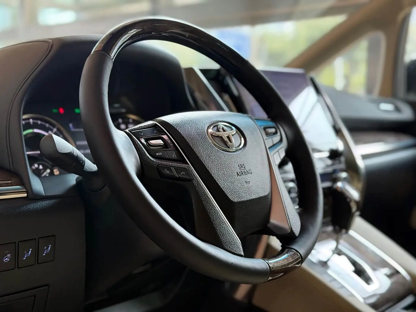 Toyota Vellfire 2021 — Photo 7/20