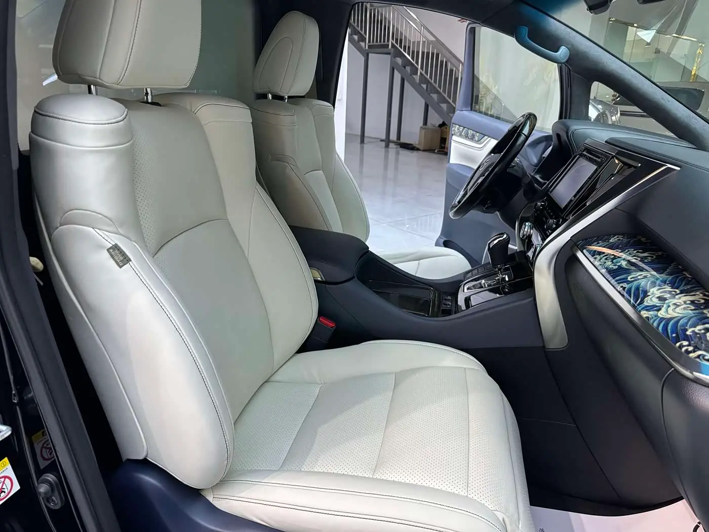 Toyota Alphard 2018 — Şəkil 13/20