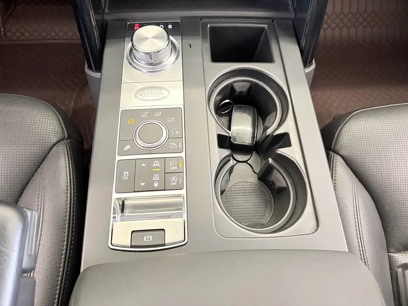 Land Rover Discovery 2017 — Фото 16/20