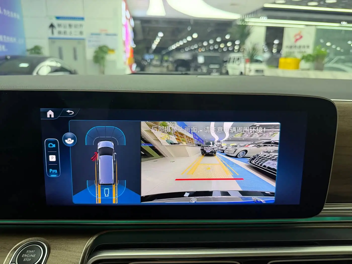 Mercedes-Benz V-Class 2025 — Photo 9/20