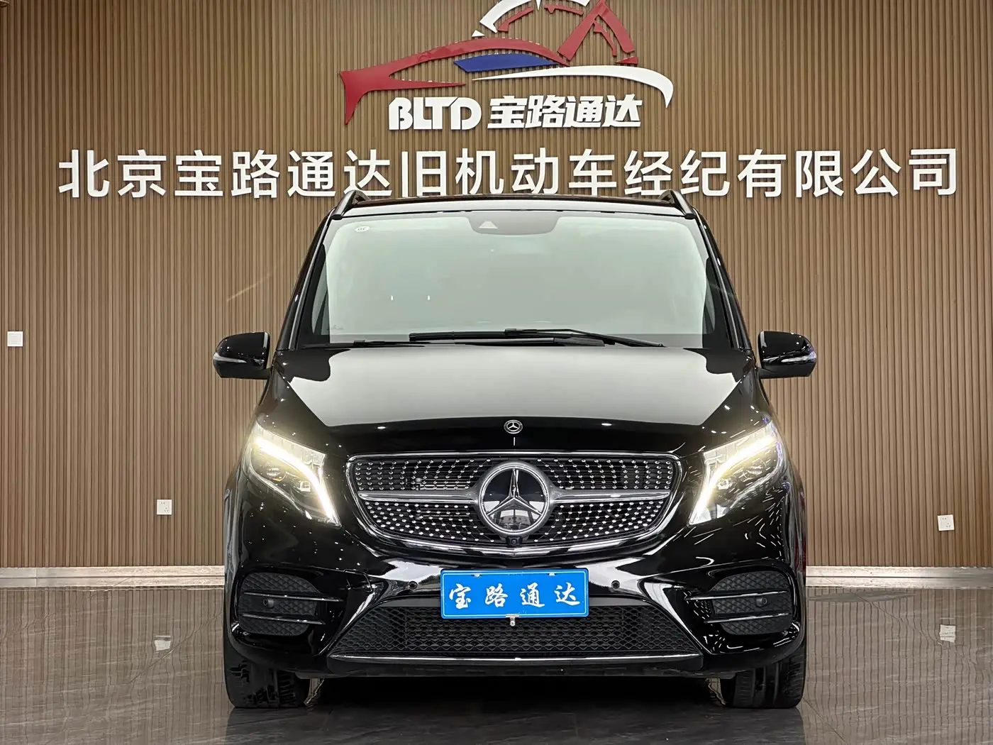 Mercedes-Benz V-Class 2020 — Photo 2/16