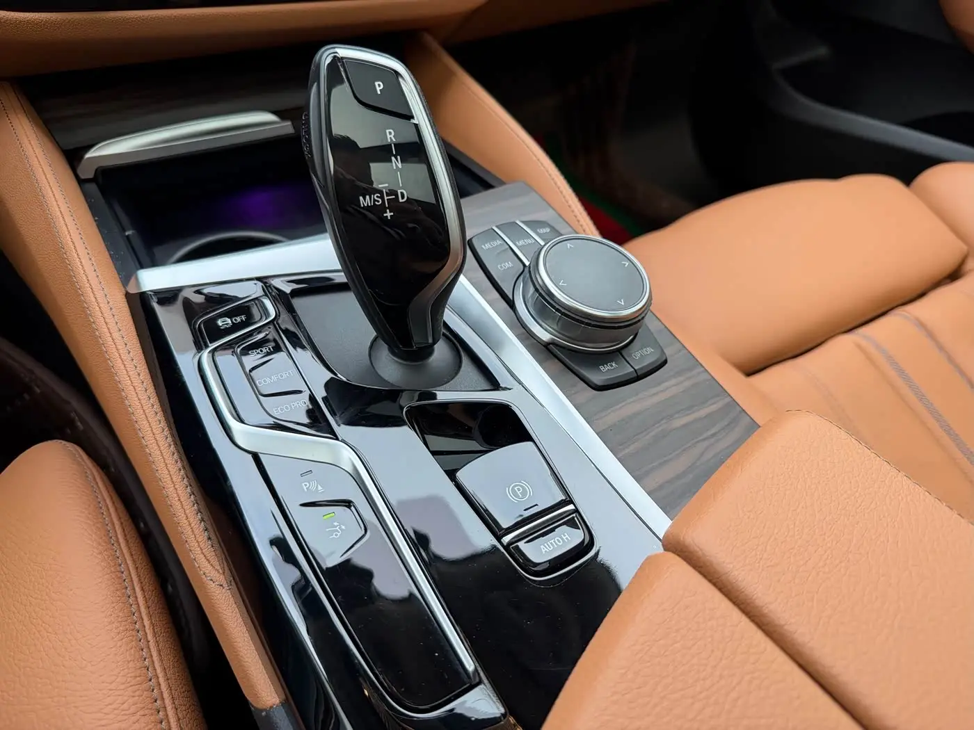 BMW 6 Series GT 2024 — Photo 12/20