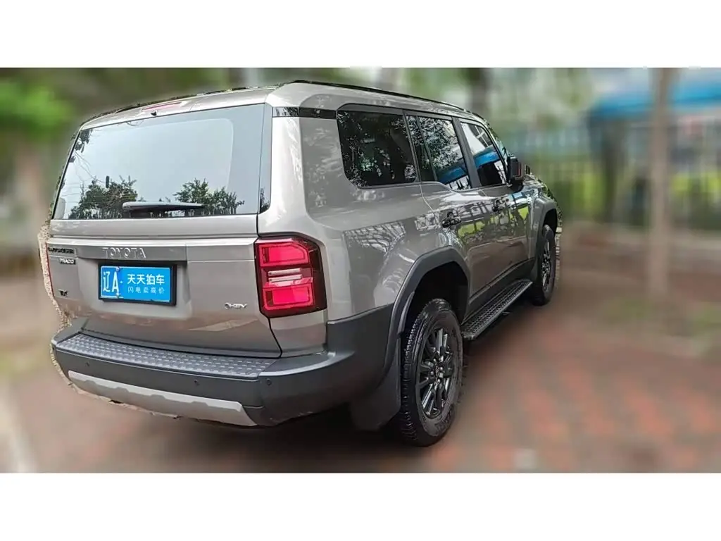 Toyota Prado 2026 — Photo 2/7