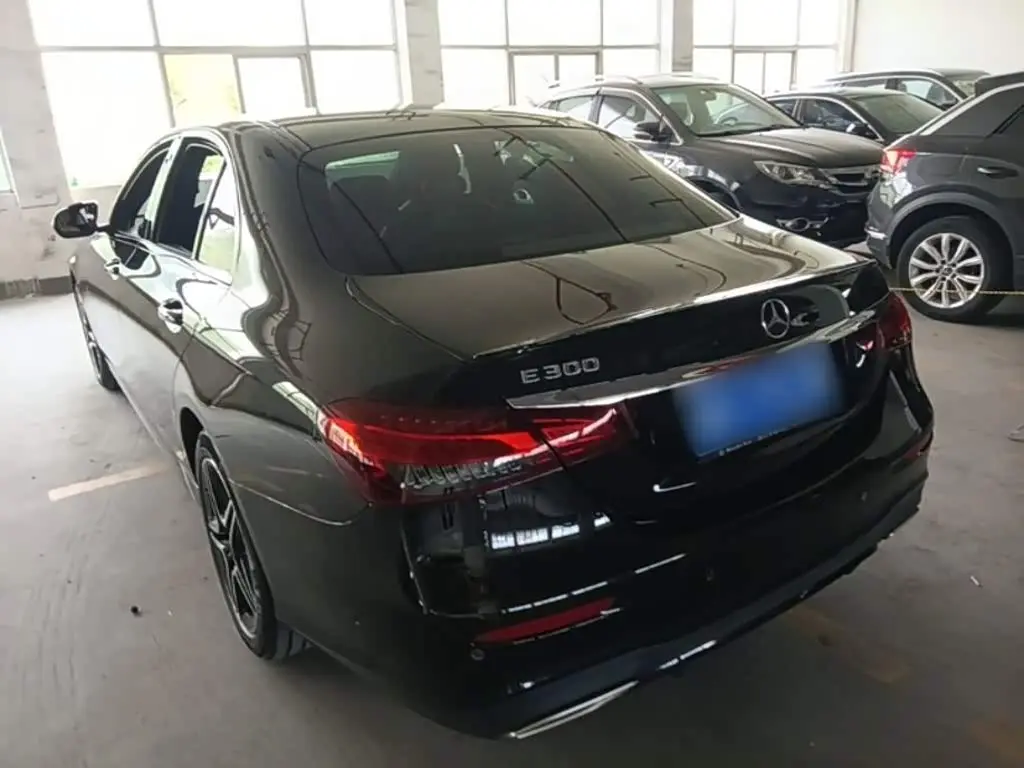 Mercedes-Benz E-Class 2023 — Photo 5/20