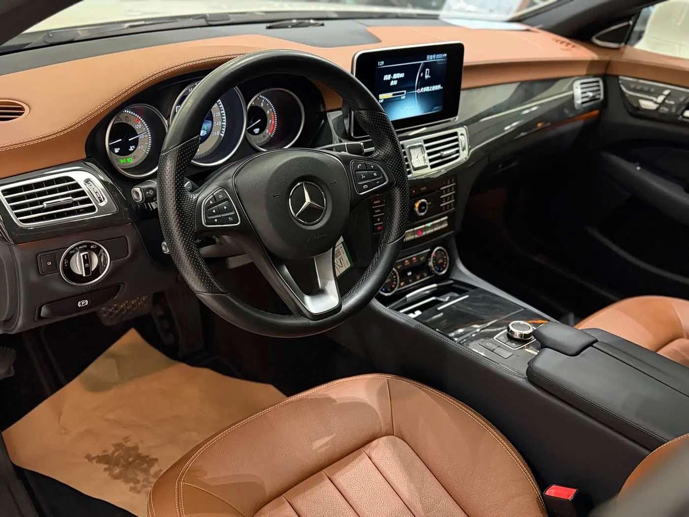 Mercedes-Benz CLS 2016 — Фото 8/17