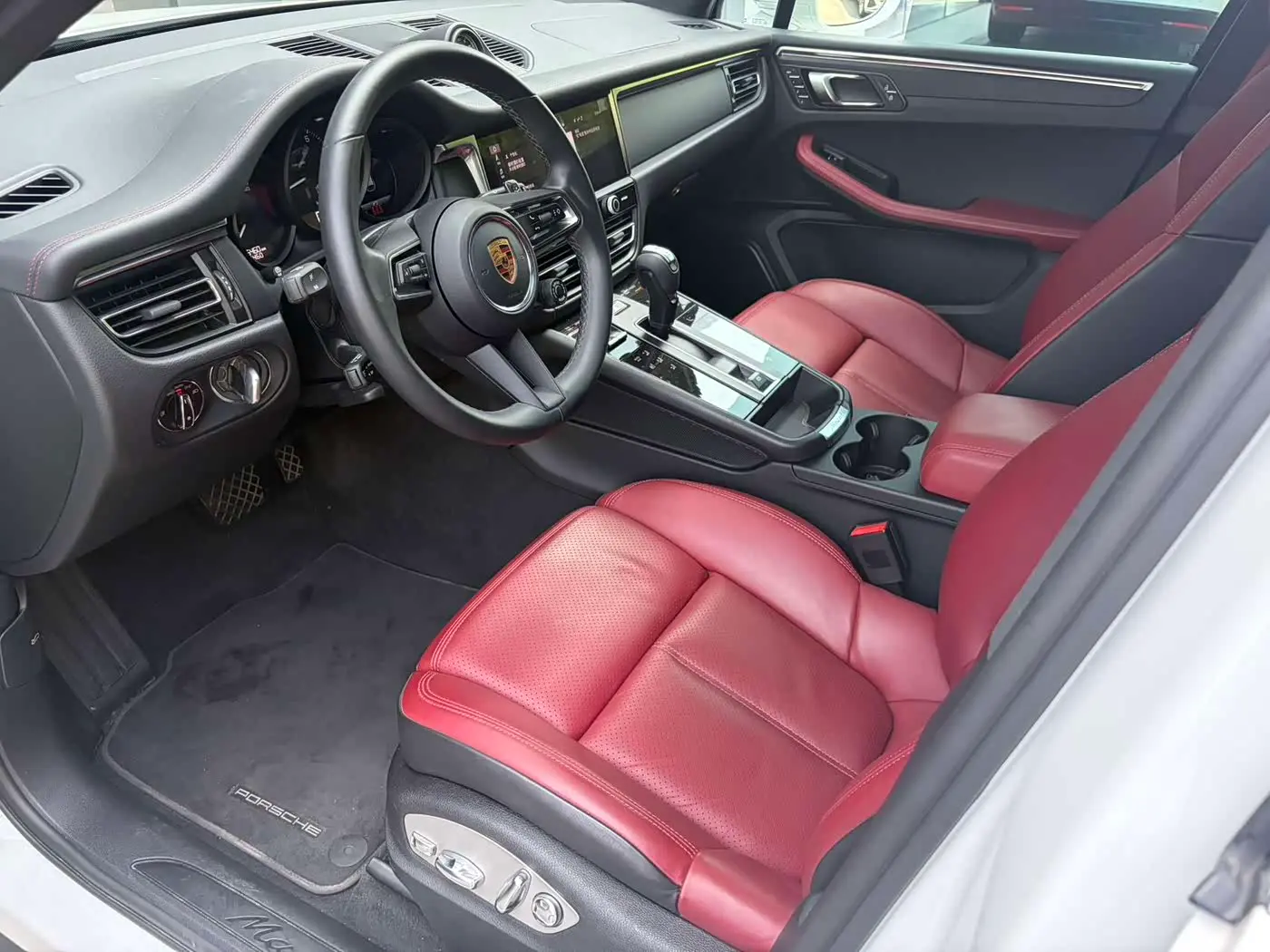 Porsche Macan 2023 — Фото 13/17