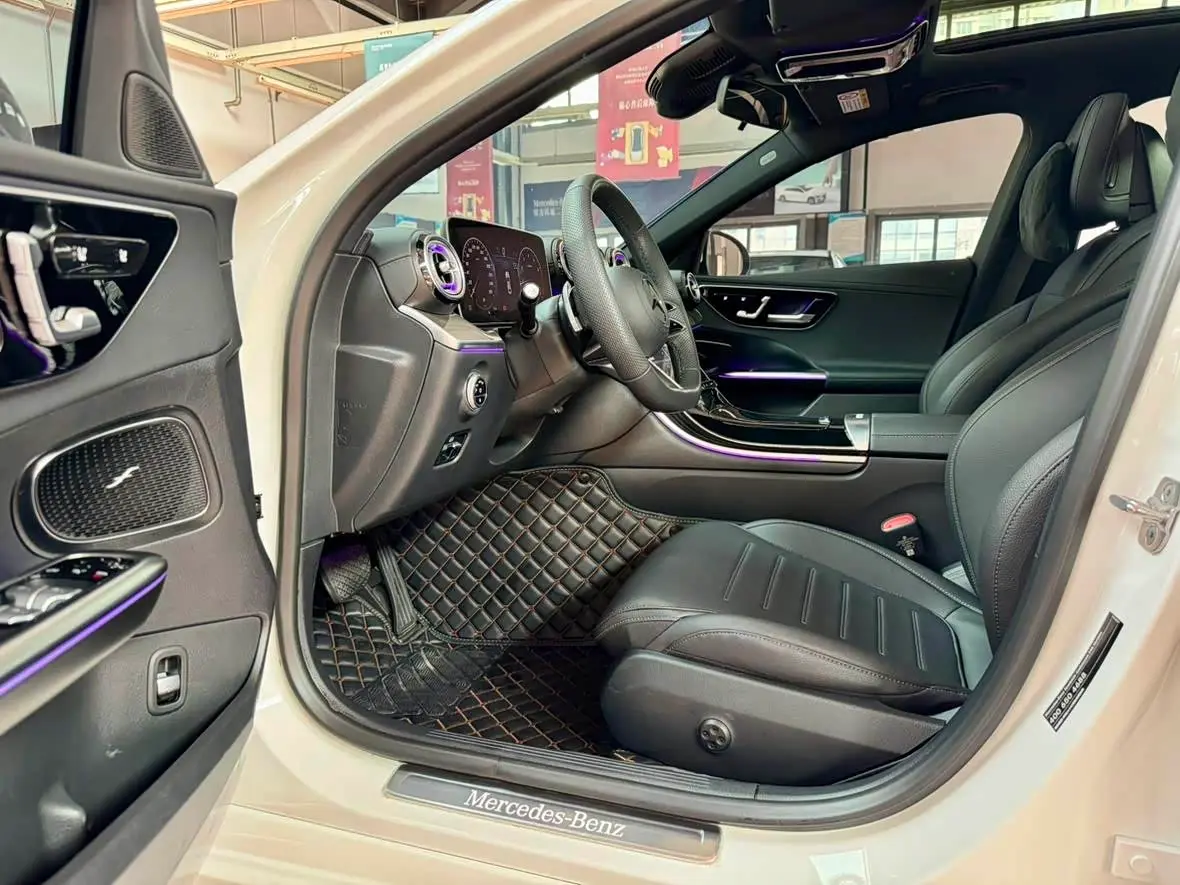 Mercedes-Benz C-Class 2024 — Photo 6/9
