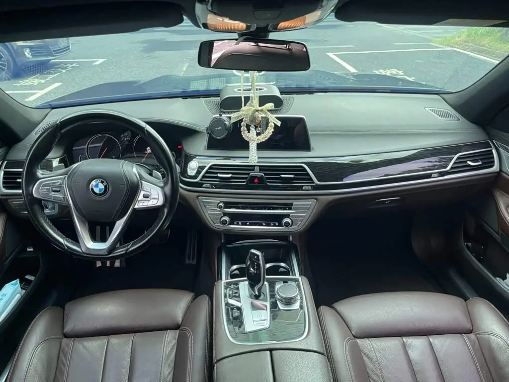BMW 7 Series 2018 — Şəkil 6/15