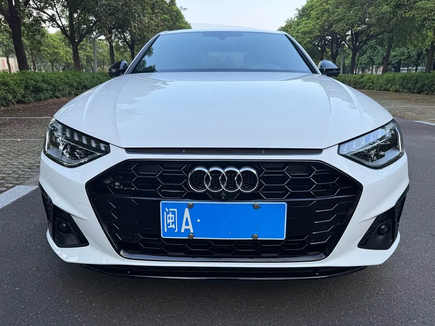 Audi A4L 2023 — Фото 2/16