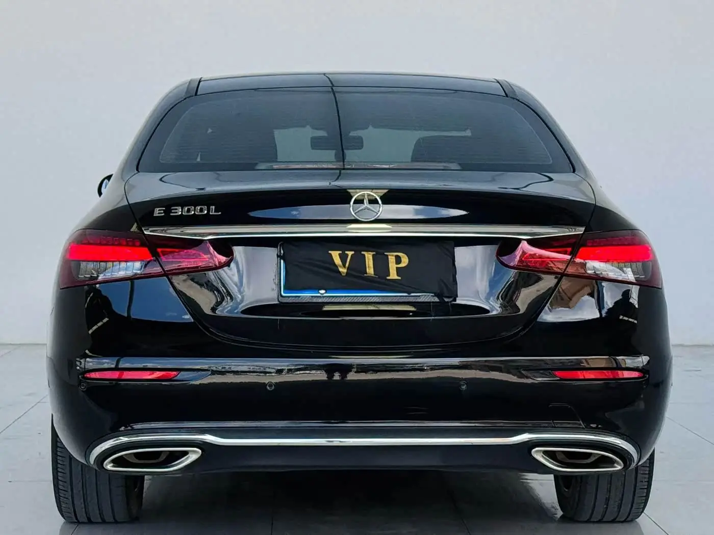 Mercedes-Benz E-Class 2023 — Photo 8/9