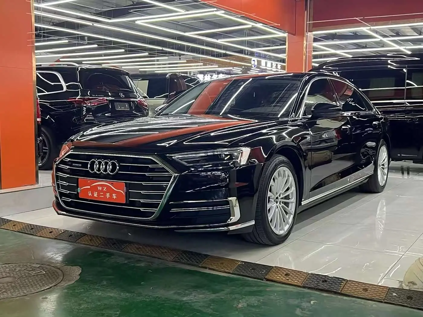 Audi A8 2021 — Photo 1/10