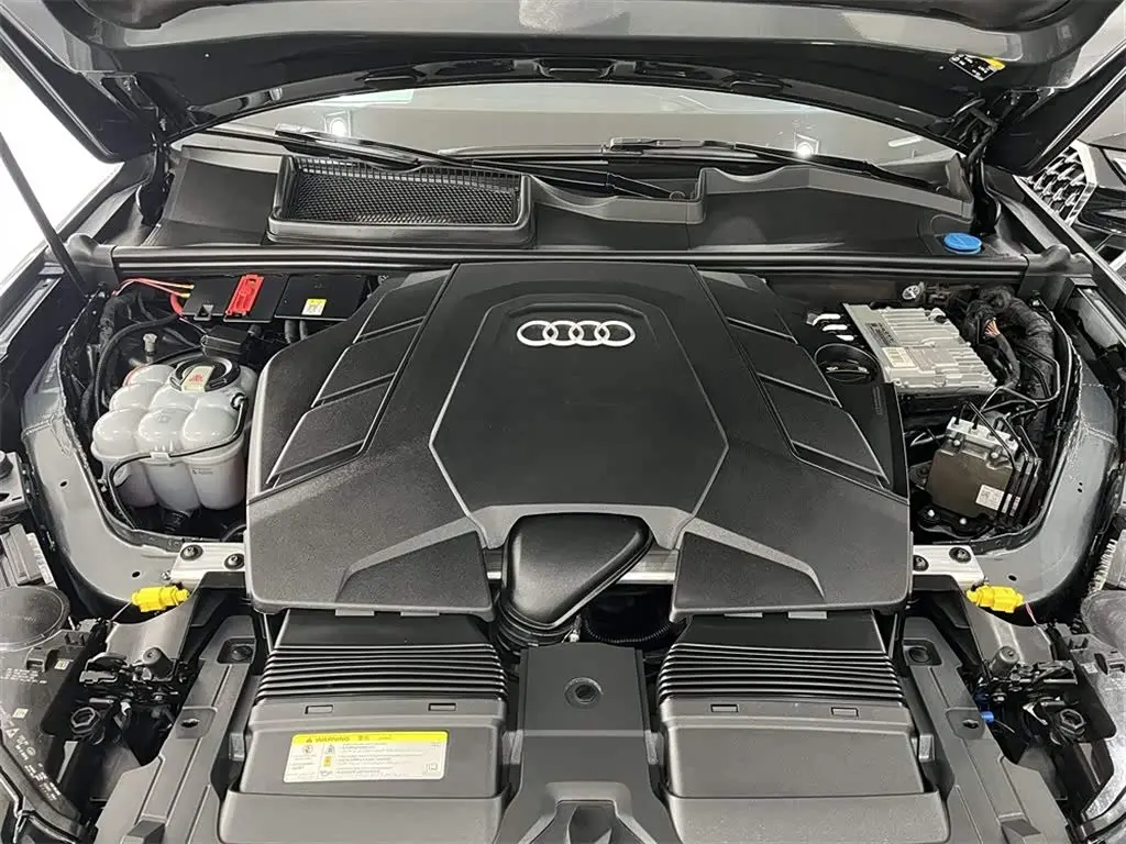 Audi Q7 2023 — Photo 8/16