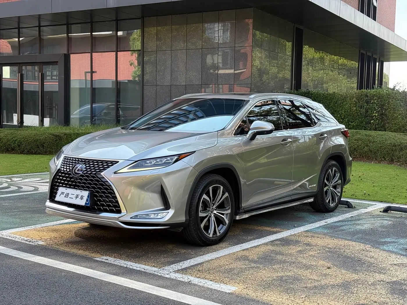 Lexus RX 2020 — Photo 1/16