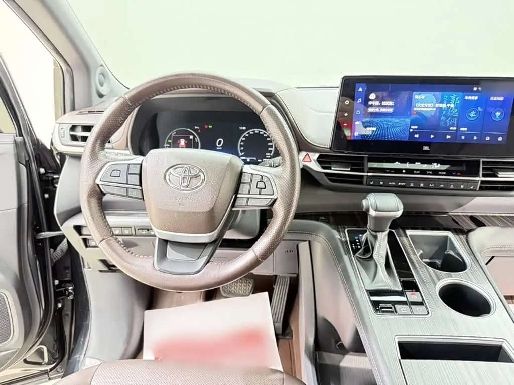 Toyota Sienna 2023 — Photo 4/20