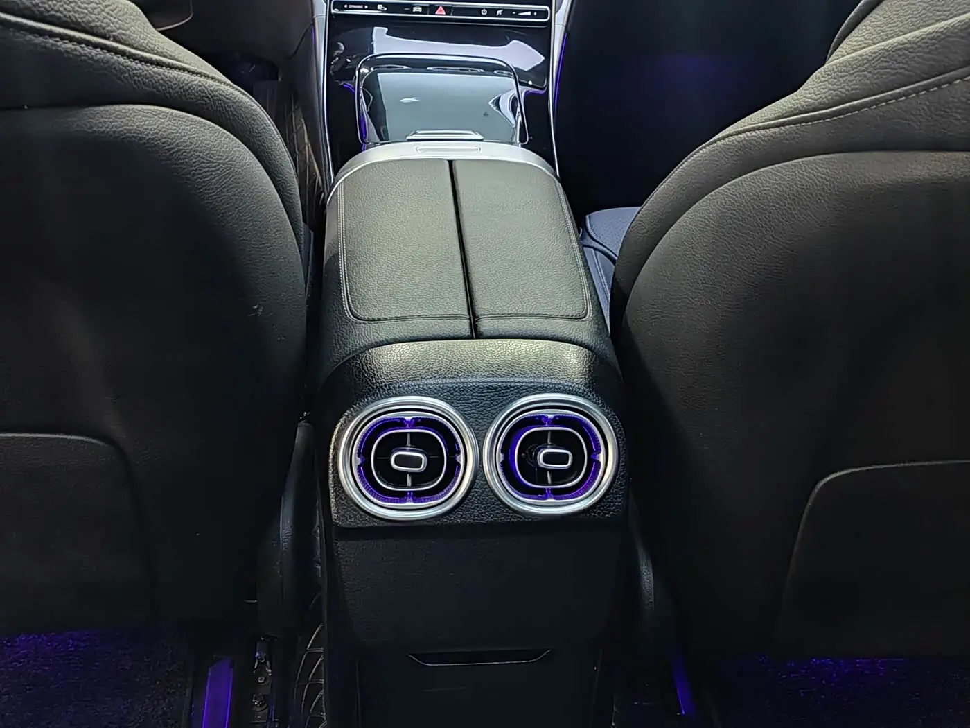 Mercedes-Benz C-Class 2024 — Photo 10/20