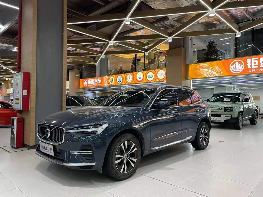 Volvo XC60 2022 — Фото 1/15