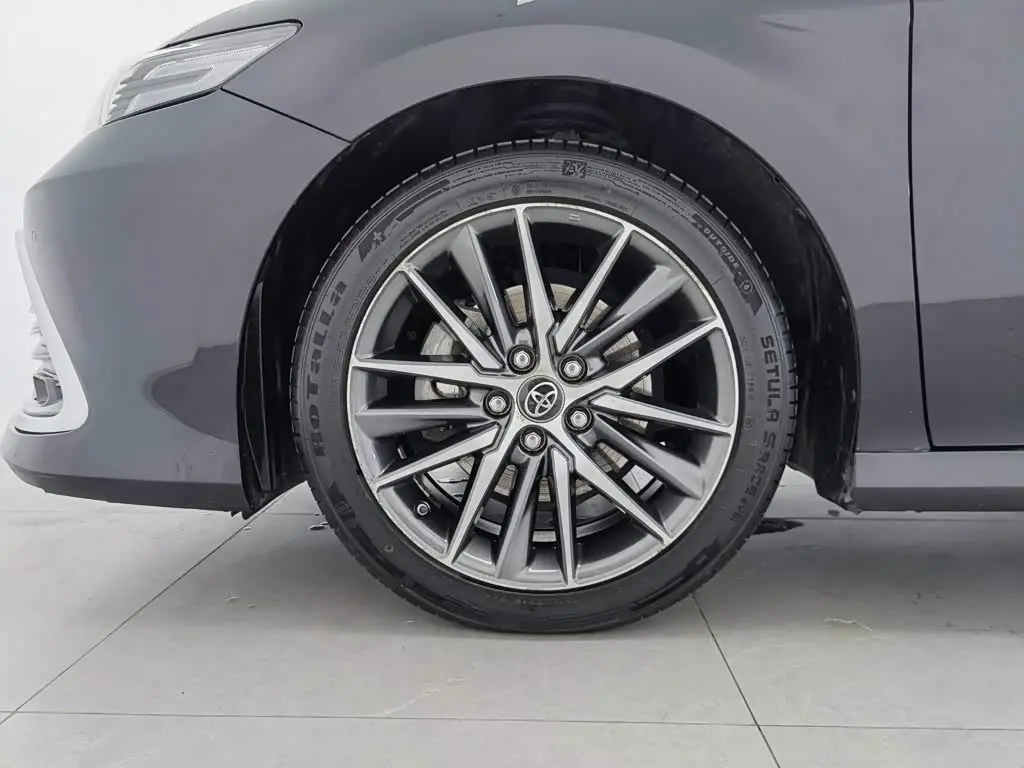 Toyota Camry 2021 — Şəkil 17/20