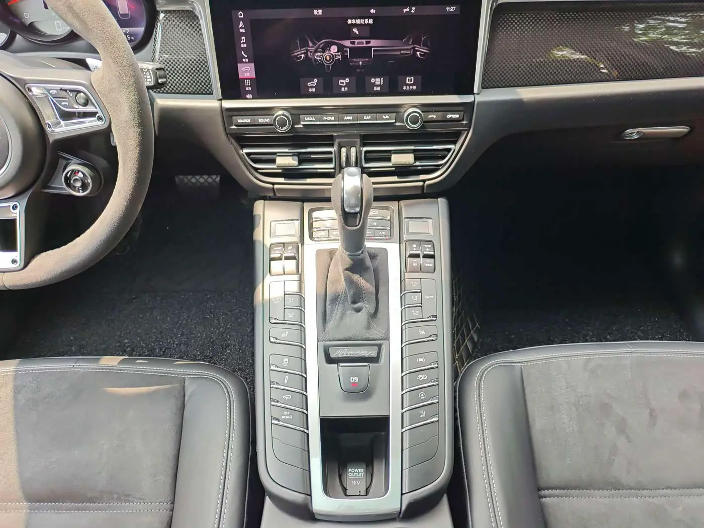 Porsche Macan 2020 — Photo 19/20
