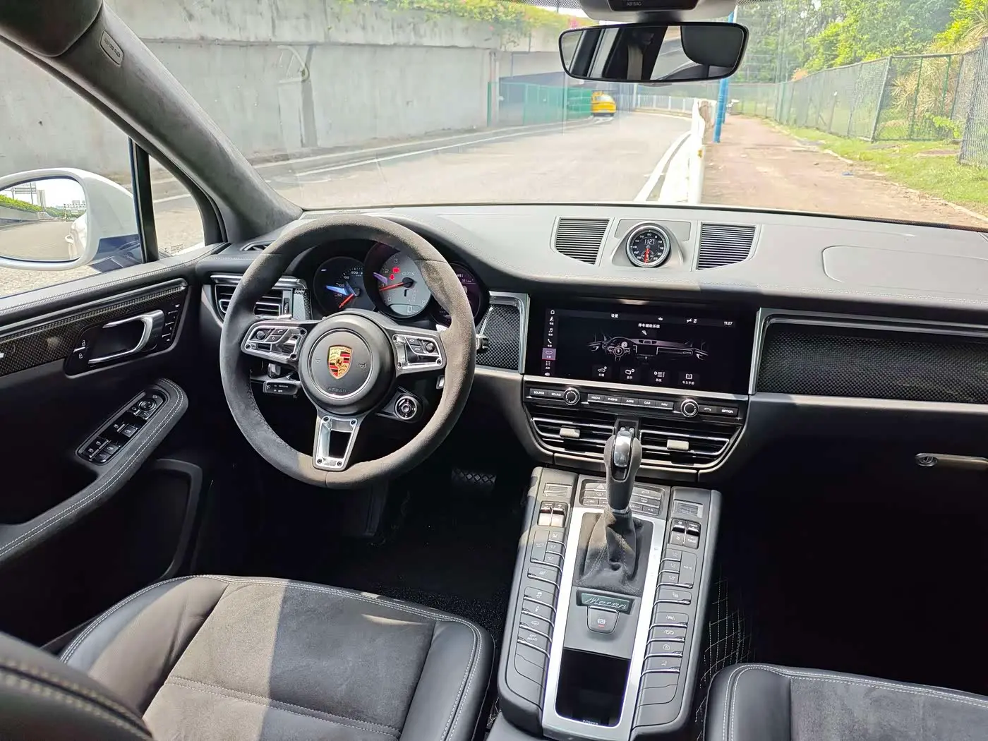 Porsche Macan 2020 — Photo 10/20