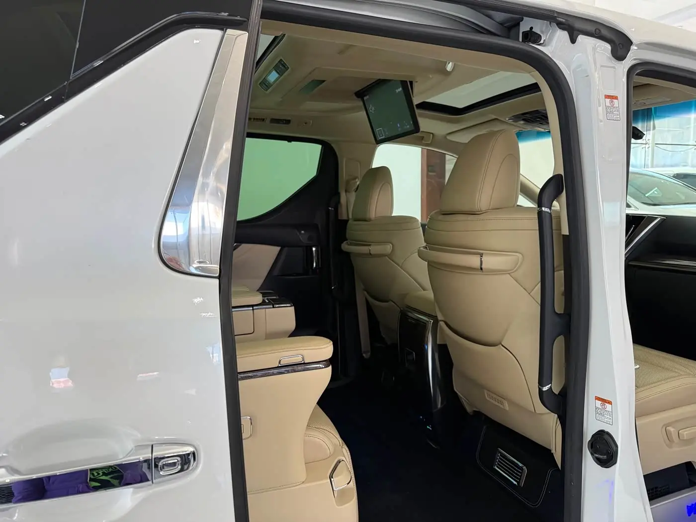 Toyota Vellfire 2021 — Фото 12/18