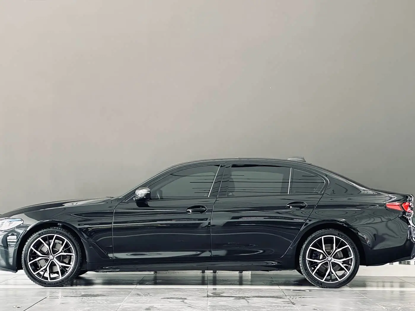 BMW 5 Series 2020 — Photo 5/14