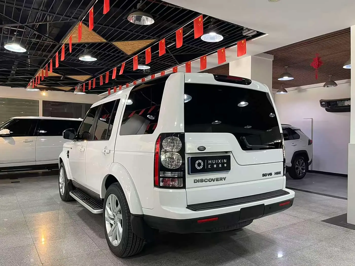 Land Rover Discovery 2017 — Şəkil 15/20