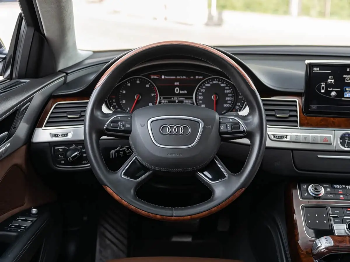 Audi A8 2013 — Photo 12/20