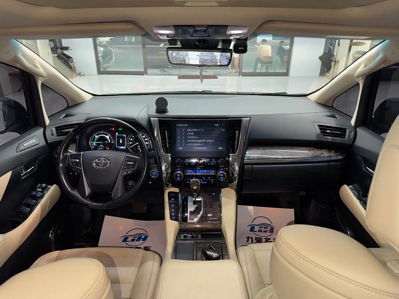 Toyota Vellfire 2021 — Photo 7/12