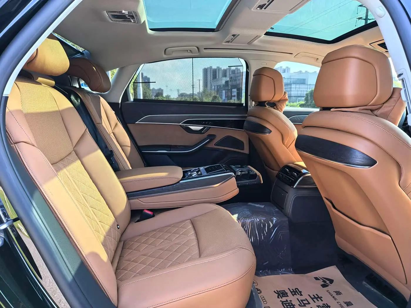 Audi A8 2023 — Şəkil 10/17