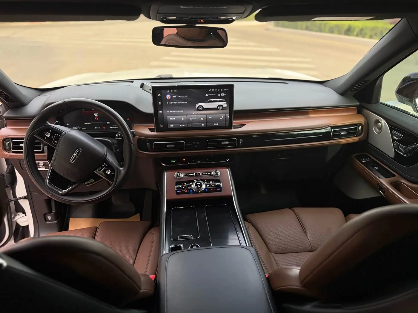 Lincoln Aviator 2021 — Photo 18/19